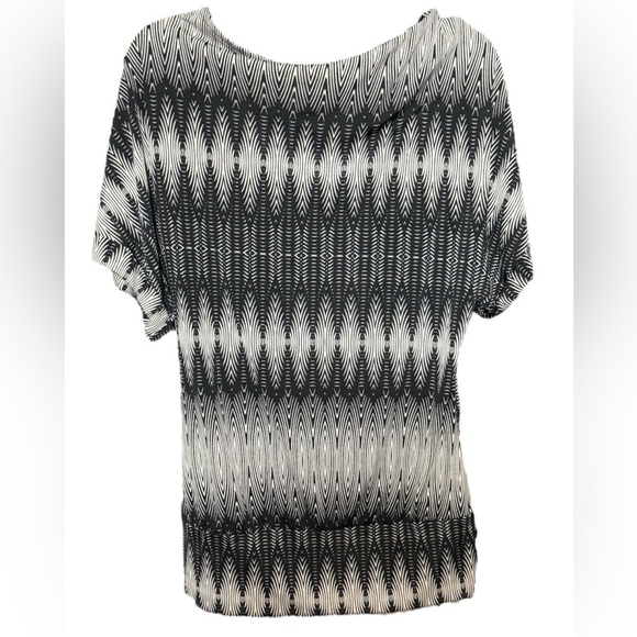 Worthington Stretch Short Sleeve Faux Wrap Black and Off White Blouse Size Small - Picture 3 of 12